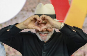 Lula critica o preço do botijão e diz que alguém está ‘ganhando’