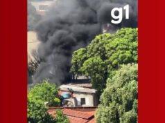 VÍDEO: incêndio em poste atinge casa em Cuiabá