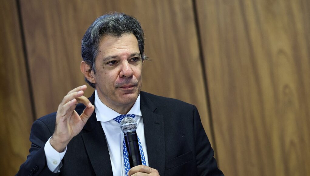 2025-03-27T213504Z_1_LYNXNPEL2Q16R_RTROPTP_4_BRAZIL-ECONOMY-TAX.jpg
