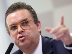 Vídeo: governo ainda não discute verba pública para pagar aposentados