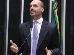 Moraes abre inquérito contra Eduardo e pede que Jair Bolsonaro deponha