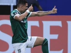 Palmeiras passeia com gol de Paulinho e é único perfeito