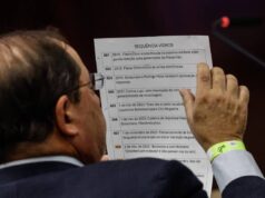 Foto mostra lista de vídeos que Bolsonaro ia usar no STF – 10/06/2025 – Brasília Hoje