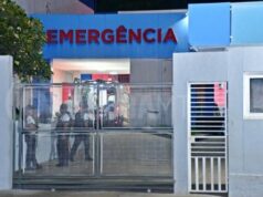 Jovem morre no hospital após bater motocicleta em árvore