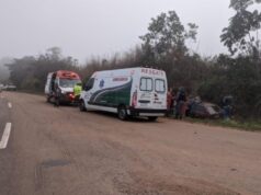 Casal de idosos morre em acidente na MT-130 após carro sair da pista e bater em barranco