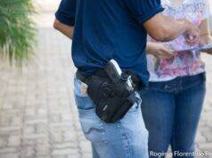 Envolvido em roubo a residência, suspeito de 17 anos morre baleado em confronto com a polícia