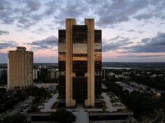 Copom eleva a Selic em 0,25 ponto, para 15%, e anuncia “parada” no ciclo de alta