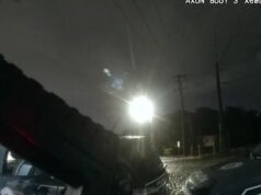 Câmeras mostram PMs comemorando morte de homem com bebê no colo