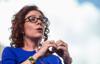 X recorre da decisão de Moraes que bloqueou contas de Carla Zambelli