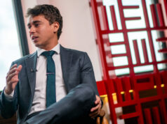 Nikolas se manifesta sobre prisão de Zambelli decretada por Moraes