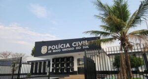 Ladrão furta carteira de comerciante e foge após pedir dose de pinga