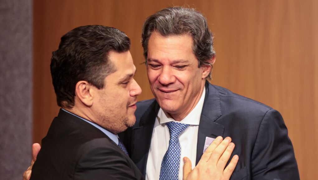 FOTO-DAVI-ALCOLUMBRE-E-FERNANDO-HADDAD.jpeg