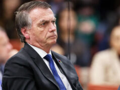 Bolsonaro nega golpe, critica urna e pede desculpas ao STF