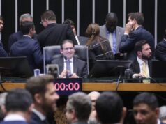 Câmara define relator e encaminha votação para derrubada