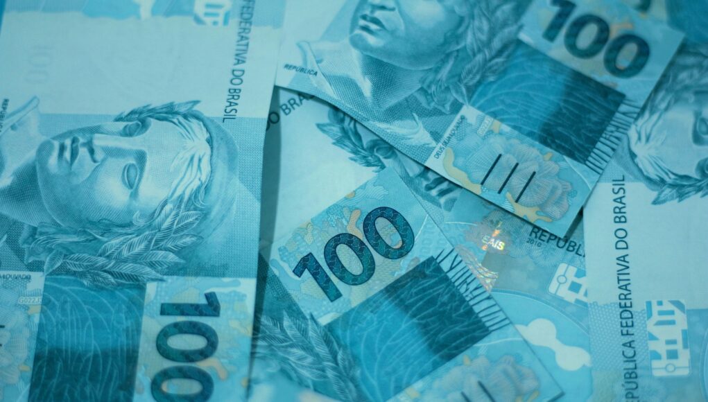cem-reais-dinheiro.jpg