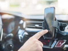 Vídeo: prefeito de Goiânia flexibiliza uso de celular por motoristas