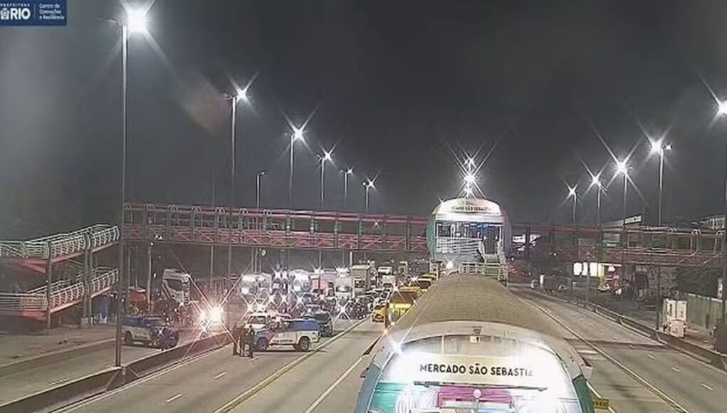 operacao-fecha-av.-brasil-rio.jpeg