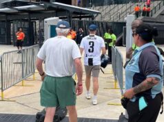 estádio veta roupa ?obscena’ e xingar rival