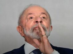 Lula alfineta Tarcísio após crítica: 'Não vai tentar esconder o chapeuzinho do Trump'