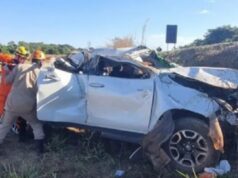 Motorista cochila ao volante, Hilux capota e 4 da mesma família ficam feridos em acidente na BR-158