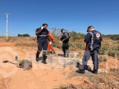 Homem é encontrado morto com marcas de estrangulamento e cortes pelo corpo