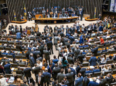 Veja como PEC blinda políticos de investigações e de prisões