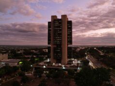 Copom mantém a Selic em 15% e fala em parada por “período bastante prolongado”