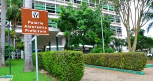Cuiabá ‘jogou fora’ R$ 50 milhões com livros não utilizados, diz TCE