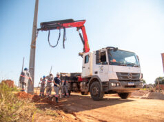 Prefeitura de Rondonópolis | Prefeitura dá início em obra de instalação de rede elétrica no Alfredo de Castro 3