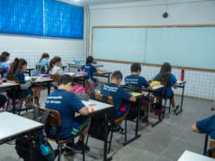 Prefeitura de Rondonópolis | Prefeito determina pagamento de adicional de férias para professores no meio do ano