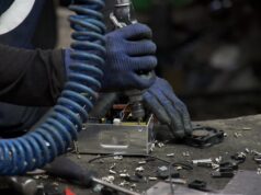 Setores mais sensíveis recebem o golpe de juros altos e produção industrial tem queda