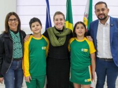 Modelos da rede municipal são apresentados à prefeita Flávia Moretti