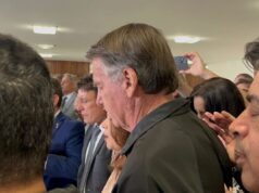 Em defesa de Bolsonaro, ex-assessor de Trump provoca Moraes