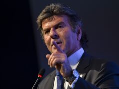 Fux diverge e diz que não vê provas concretas de tentativa de fuga de Bolsonaro