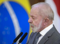 Bolsonaro deve assumir responsabilidade sobre tarifa de Trump, diz Lula