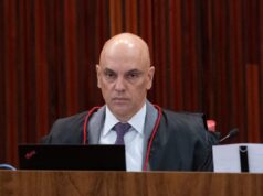 Em decisão, Moraes cita possibilidade de Bolsonaro fugir do país