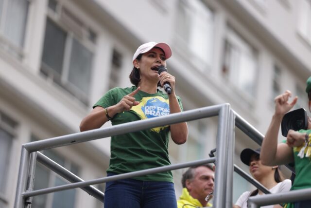 ato-bolsonarista-na-paulista-6-de-abril-michelle.jpg
