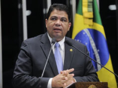 Ex-senador descarta compor uma chapa com o vice-governador