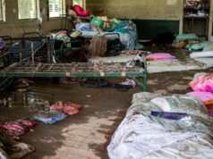 EUA busca crianças sumidas em enchente que deixou dezenas de mortos