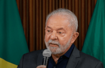Aprovação de Lula cresce após tarifaço e empata com reprovação, diz Atlas/Bloomberg