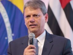 Lula tem de negociar com EUA para reverter tarifaço, diz Tarcísio