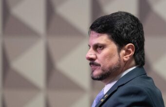 Marcos do Val pede licença do mandato no Senado