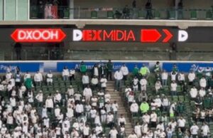 Torcida organizada do Palmeiras protesta contra Leila e Barros, e estádio vaia