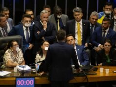 Após motim, Câmara aprova urgência de punição a deputados