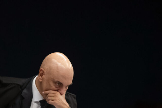 1756132954_Alexandre-de-Moraes-STF-Supremo-Tribunal-Federal-Primeira-Turma-se-reuniu-para-julgamentos-apos-a-de.jpeg