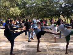 Projeto ensina primeiros passos de capoeira a alunos da Apae e escolas públicas de Cuiabá
