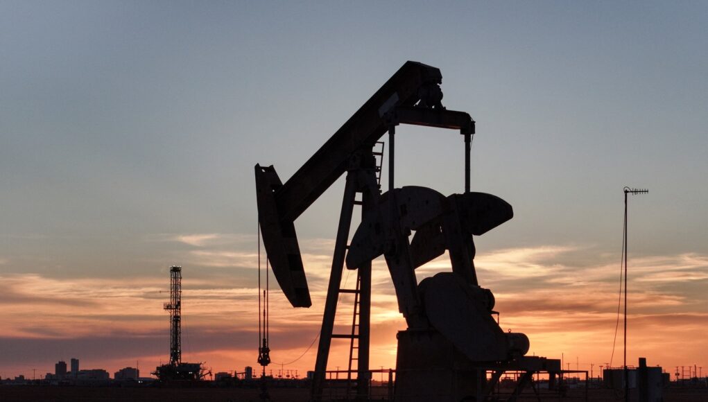 2025-07-03T195305Z_1_LYNXMPEL6215N_RTROPTP_4_USA-OIL-PERMIAN.jpg