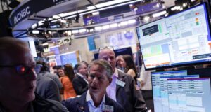 Futuros de NY recuam e petróleo avança com escalada das tensões no Oriente Médio