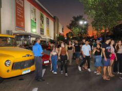 1ª Exposição de Carros Antigos reúne famílias e movimenta Várzea Grande