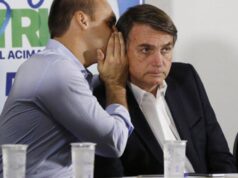 PF indicia Jair e Eduardo Bolsonaro e faz busca contra Malafaia